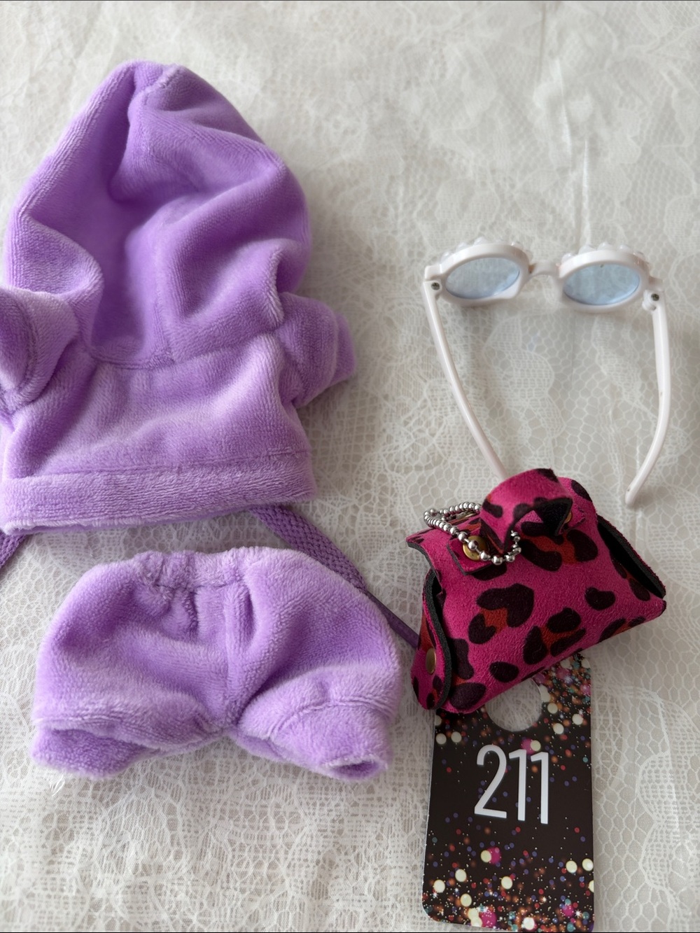 211, 4 Pieces Gucci Logo Outfit for Labubu Doll.